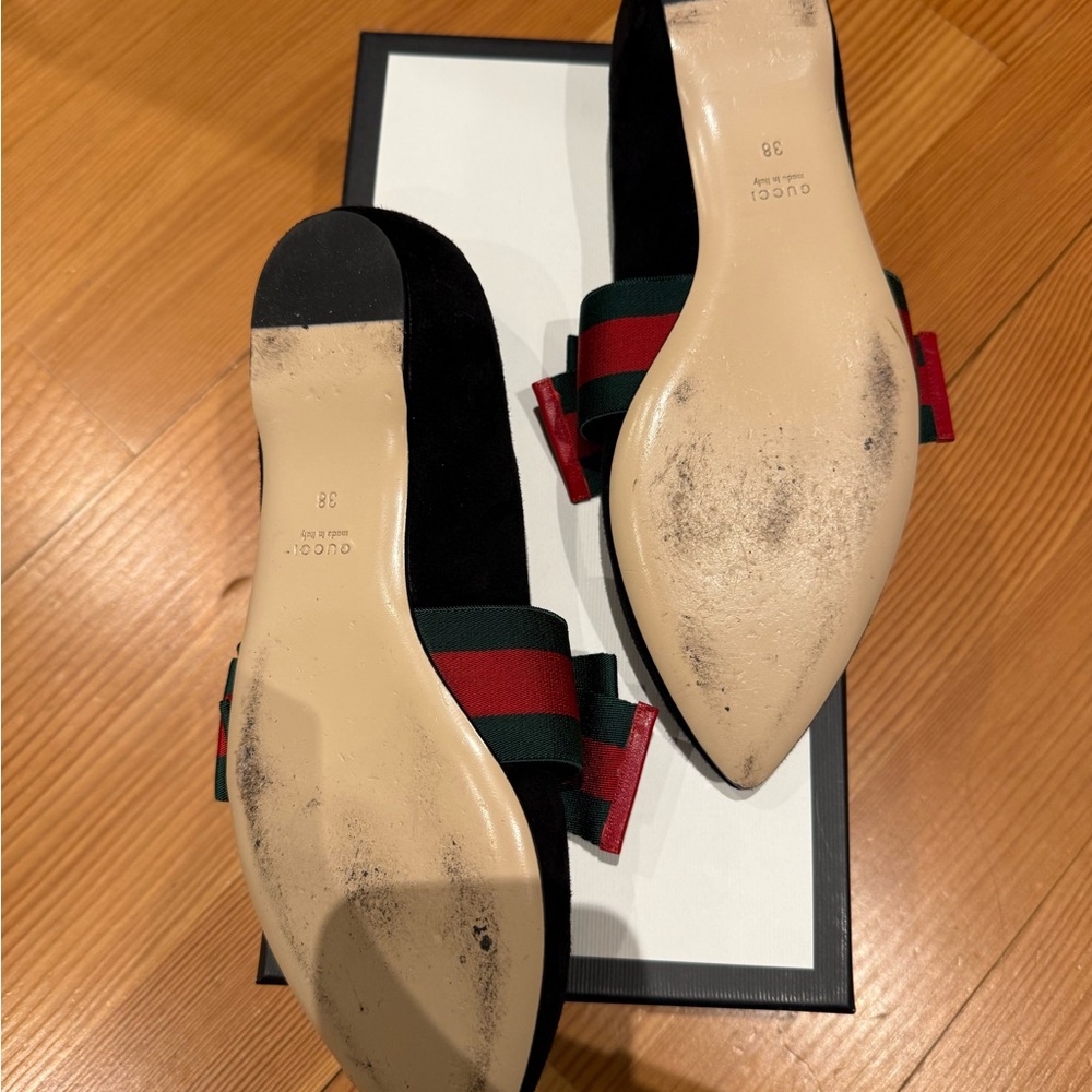 Gucci Black Flats with Green and Red Bow - Picture 2 of 5